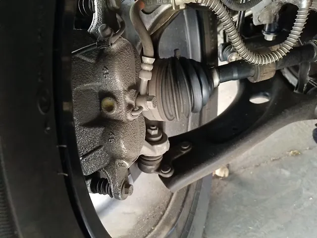 Used Mahindra Old Generation XUV700 AX5 2WD Diesel 2.2L Turbo Manual 7 STR in Bangalore