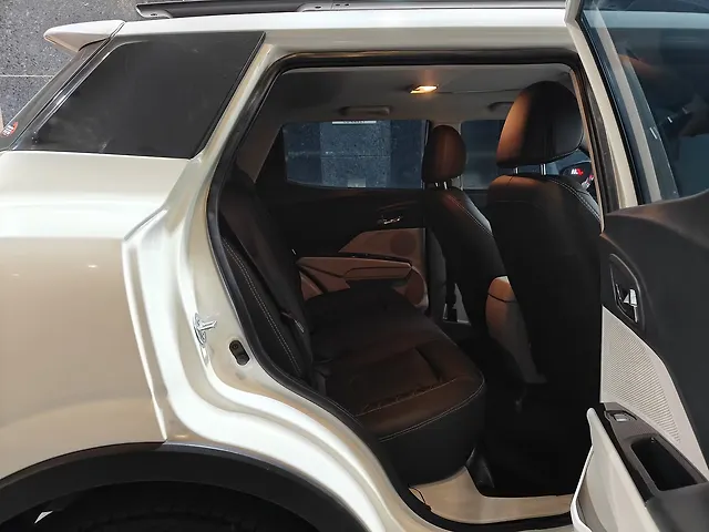Used Mahindra XUV300 [2019-2024] W8 (O) 1.5 Diesel [2020] in Ahmedabad