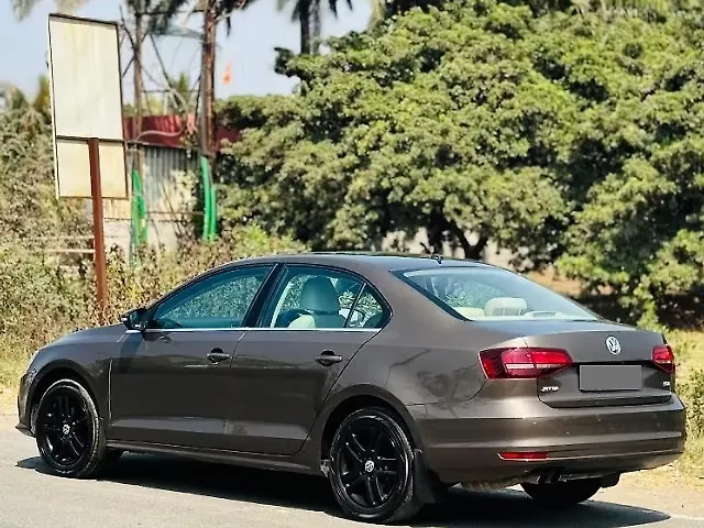 Used Volkswagen Jetta Highline TDI AT in Surat