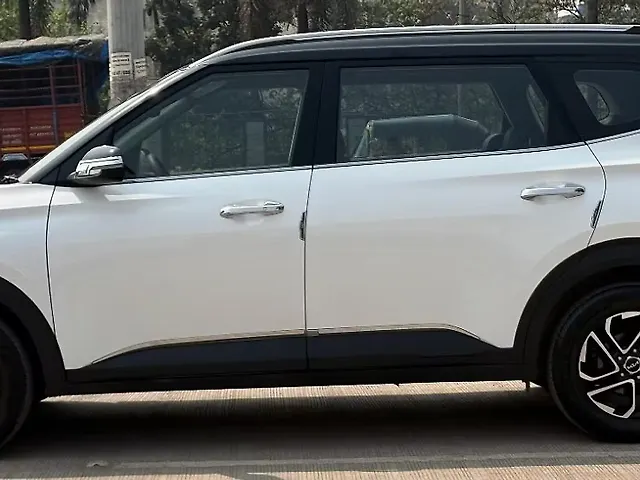 Used Kia Carens [2022-2023] Prestige Plus 1.4 Petrol MT 7 STR in Mumbai