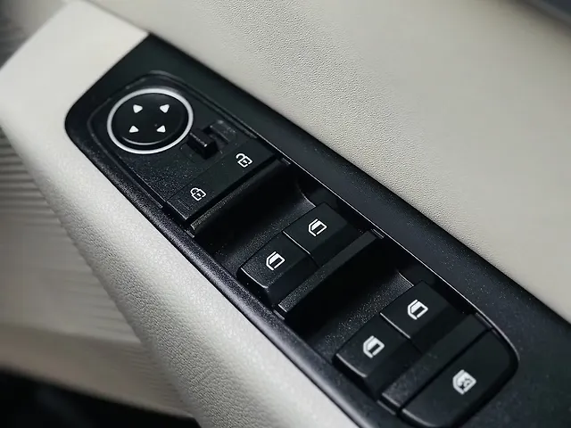 Used Kia Carens Gravity 1.5 Petrol MT in Mumbai
