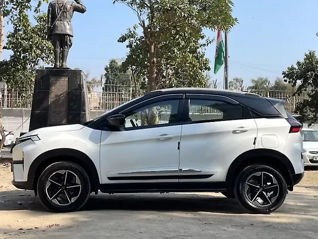 Used Tata Nexon Fearless Plus (S) 1.2 Petrol 6MT Dual Tone [2023-2025] in Delhi