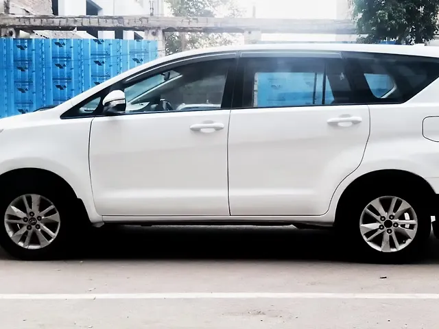 Used Toyota Innova Crysta [2016-2020] 2.4 G 7 STR [2016-2017] in Kanpur