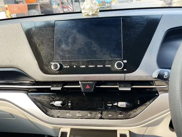 Used Kia Carens [2022-2023] Prestige Plus 1.4 Petrol MT 7 STR in Mumbai