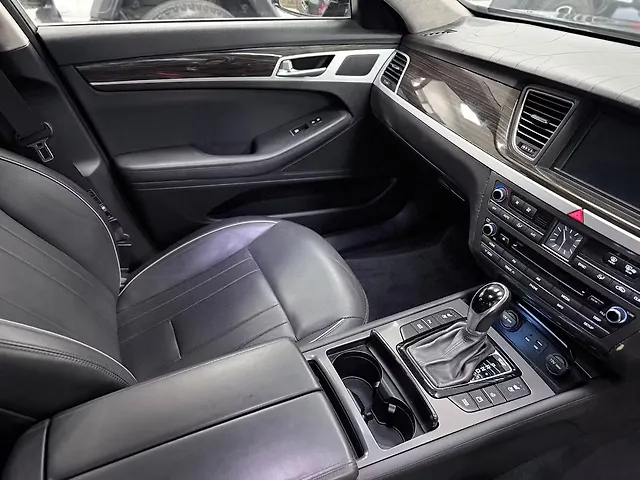 Used Hyundai Genesis 3.8 in Chennai