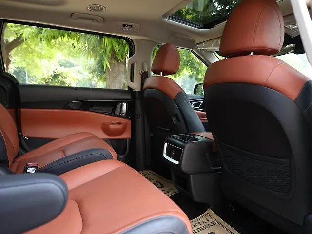 Used Kia Carnival Limousine Plus Diesel Turbo Automatic in Delhi Used Kia Carnival Limousine Plus Diesel Turbo Automatic in Delhi