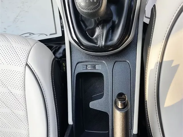 Used Kia Carens [2022-2023] Prestige Plus 1.4 Petrol MT 7 STR in Mumbai