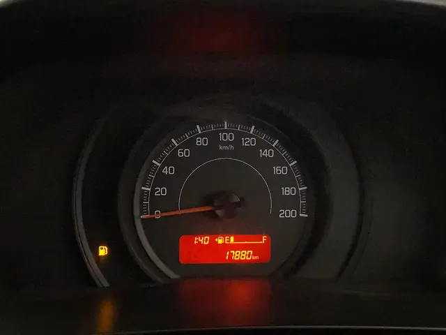 Used Maruti Suzuki Swift LXi Petrol Manual in Delhi Used Maruti Suzuki Swift LXi Petrol Manual in Delhi