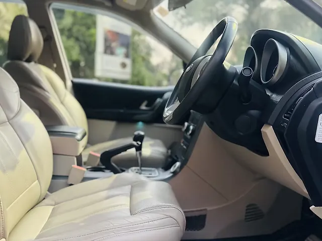 Used Mahindra XUV500 [2015-2018] W10 AWD AT in Thane