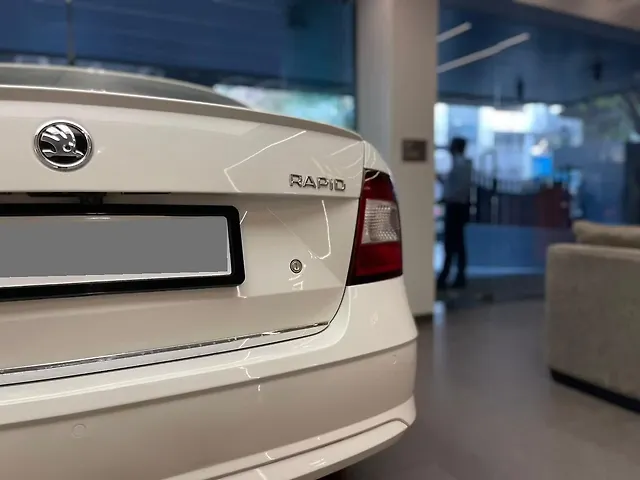 Used Skoda Rapid Style 1.6 MPI in Mumbai