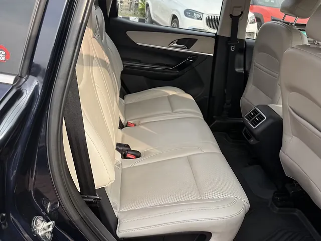 Used Mahindra Old Generation XUV700 AX 7 Petrol AT Luxury Pack 7 STR [2021] in Thrissur