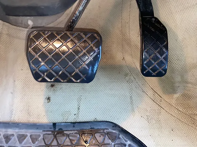 Used Volkswagen Ameo Highline Plus 1.5L AT (D)16 Alloy in Thane