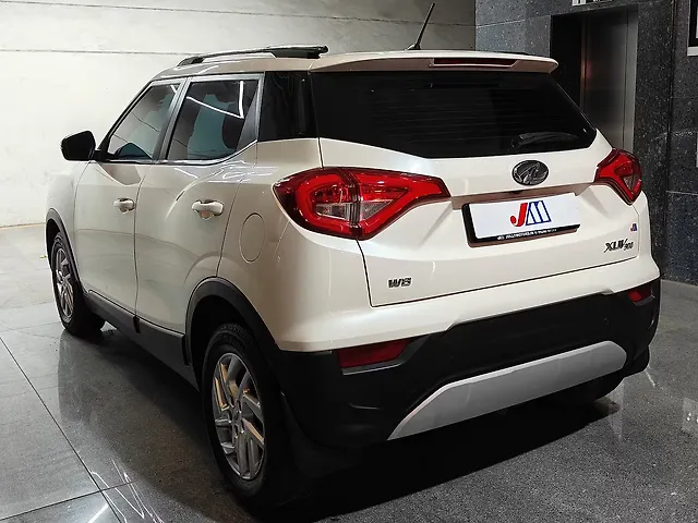 Used Mahindra XUV300 [2019-2024] W8 (O) 1.5 Diesel [2020] in Ahmedabad