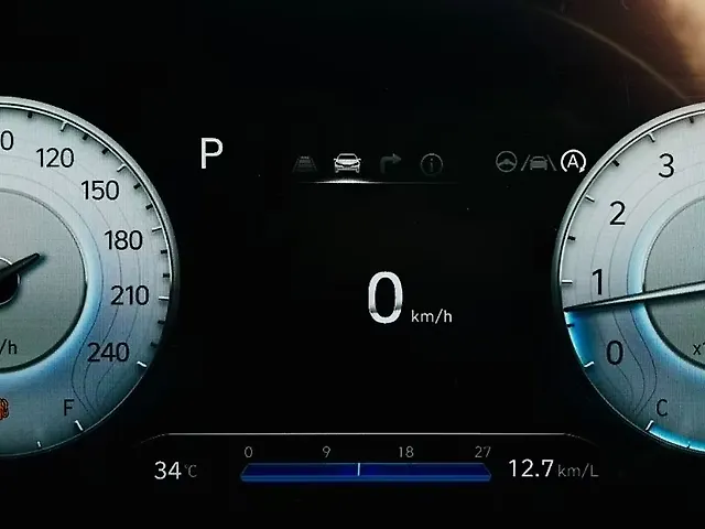 Used Hyundai Alcazar Signature 1.5 Petrol DCT 6STR [2024-2025] in Ahmedabad