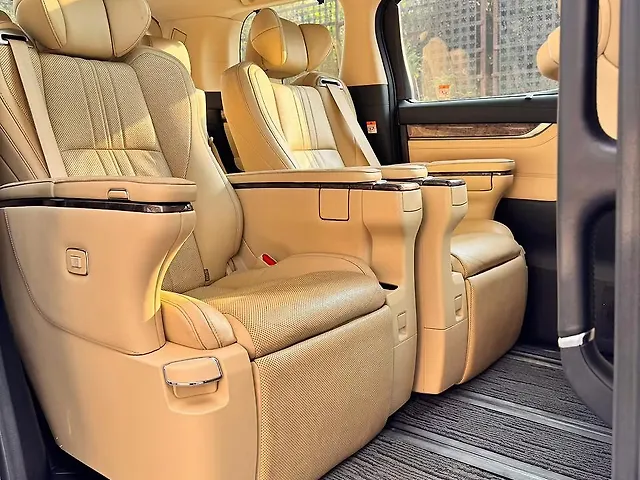 Used Toyota Vellfire VIP – Executive Lounge Hybrid (Electric + Petrol) Automatic in Mumbai