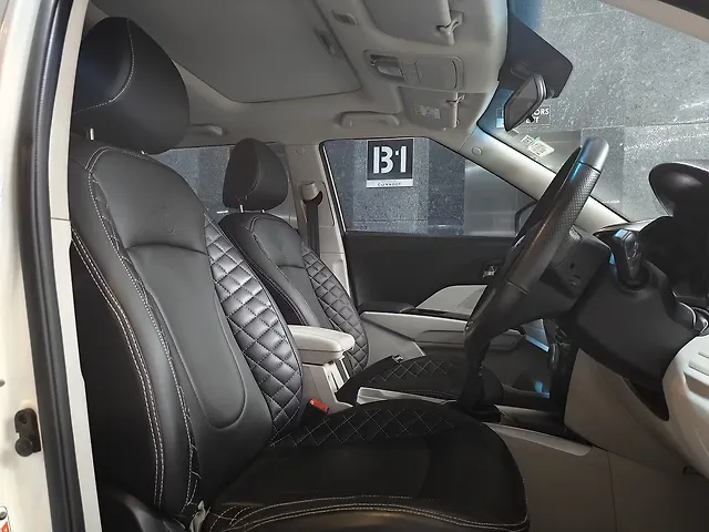 Used Mahindra XUV300 [2019-2024] W8 (O) 1.5 Diesel [2020] in Ahmedabad