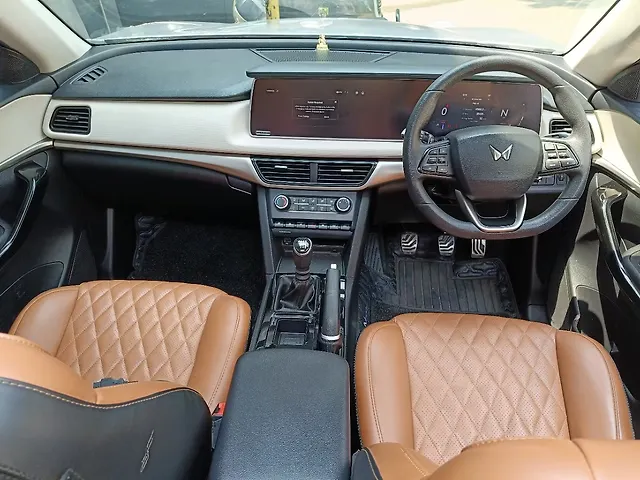 Used Mahindra Old Generation XUV700 AX5 2WD Diesel 2.2L Turbo Manual 7 STR in Bangalore