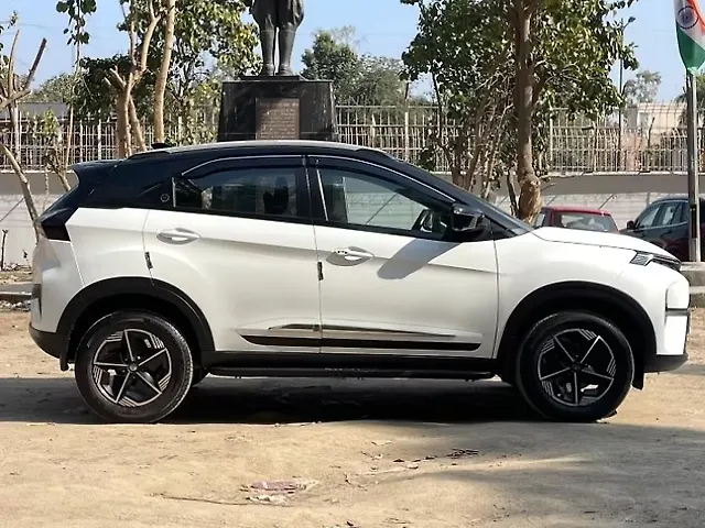 Used Tata Nexon Fearless Plus (S) 1.2 Petrol 6MT Dual Tone [2023-2025] in Delhi