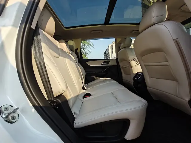 Used Mahindra Old Generation XUV700 AX7 Luxury Pack 2WD Petrol 2.0L Turbo Automatic 7 STR in Mumbai
