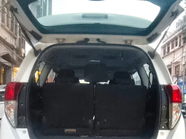 Used Toyota Innova Crysta [2016-2020] 2.4 G 7 STR [2016-2017] in Kanpur