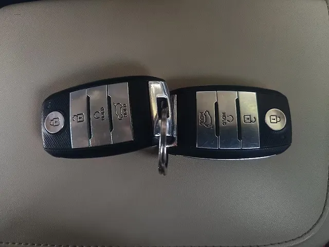 Used Kia Carens [2022-2023] Luxury Plus 1.4 Petrol DCT 6 STR in Mumbai