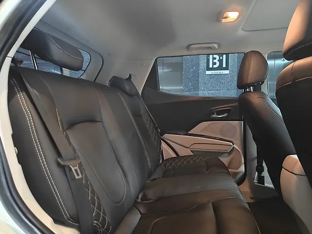 Used Mahindra XUV300 [2019-2024] W8 (O) 1.5 Diesel [2020] in Ahmedabad