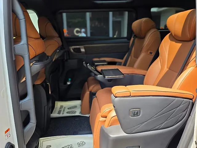 Used Toyota Vellfire VIP – Executive Lounge Hybrid (Electric + Petrol) Automatic in Mumbai