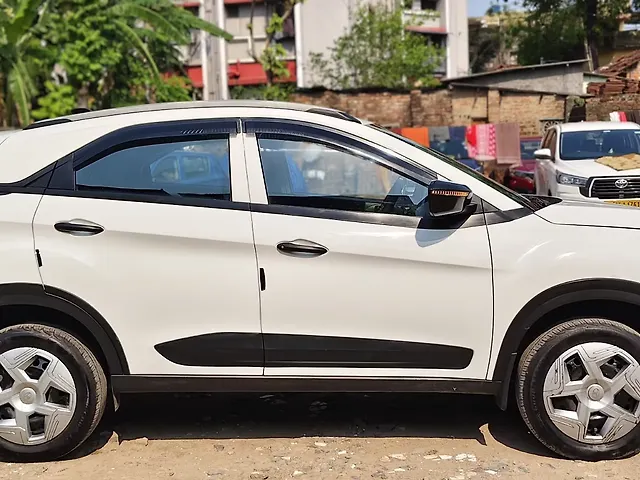 Used Tata Nexon Smart Plus (S) Petrol 1.2L Turbo 5 Speed Manual in Kolkata