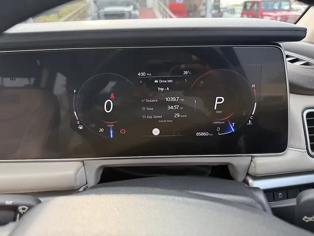 Used Mahindra Old Generation XUV700 AX 7 Petrol AT Luxury Pack 7 STR [2021] in Thrissur