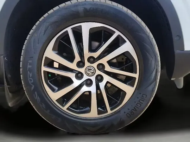 Used MG Gloster Savvy 4WD Diesel Turbo Automatic 6 STR in Sangli