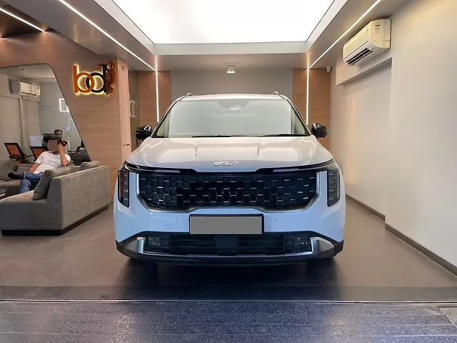 Used 2024 Kia Carnival in Mumbai