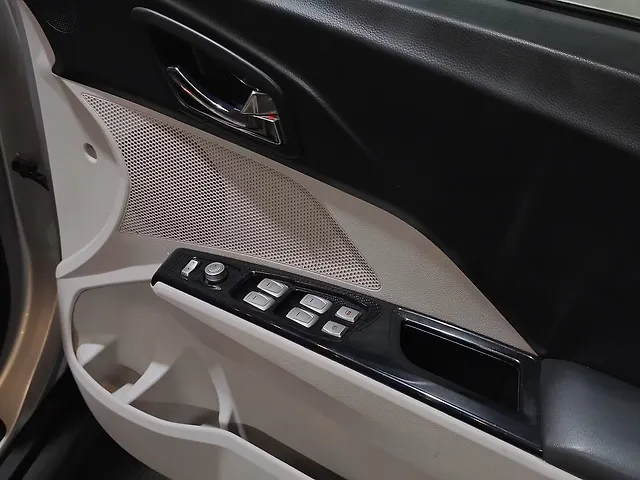 Used Mahindra XUV300 [2019-2024] W8 (O) 1.5 Diesel [2020] in Ahmedabad