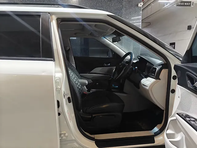 Used Mahindra XUV300 [2019-2024] W8 (O) 1.5 Diesel [2020] in Ahmedabad