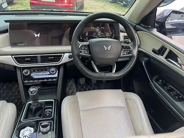 Used Mahindra Old Generation XUV700 AX7 Luxury Pack 2WD Diesel 2.2L Turbo Manual 7 STR in Kolkata