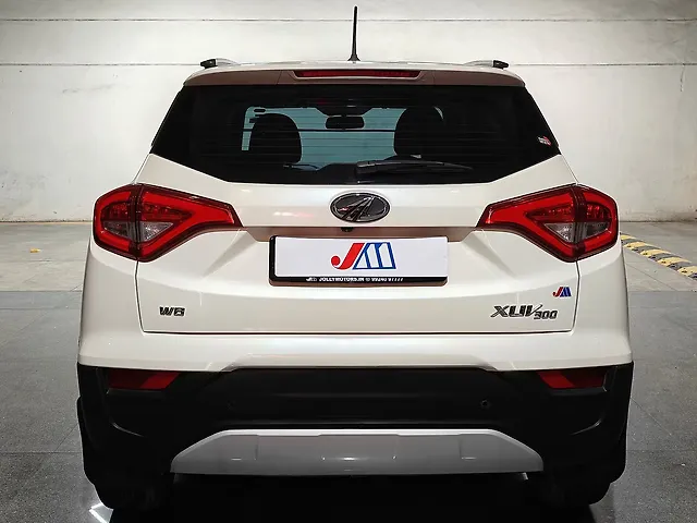 Used Mahindra XUV300 [2019-2024] W8 (O) 1.5 Diesel [2020] in Ahmedabad