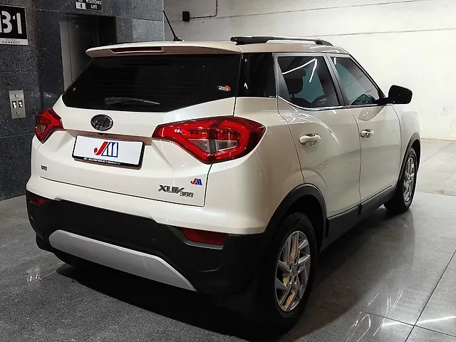 Used Mahindra XUV300 [2019-2024] W8 (O) 1.5 Diesel [2020] in Ahmedabad