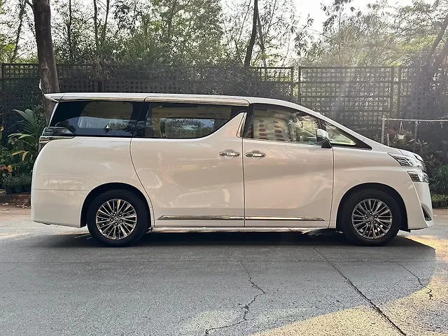 Used Toyota Vellfire VIP – Executive Lounge Hybrid (Electric + Petrol) Automatic in Mumbai