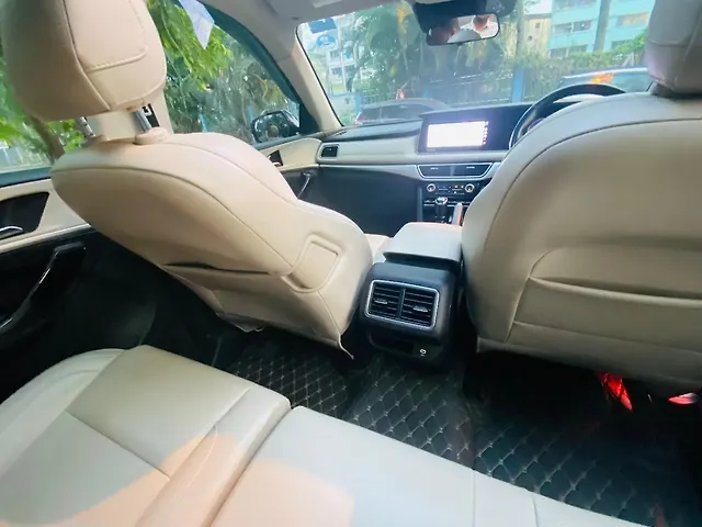 Used Mahindra Old Generation XUV700 AX 7 Petrol MT 7 STR [2021] in Kolkata