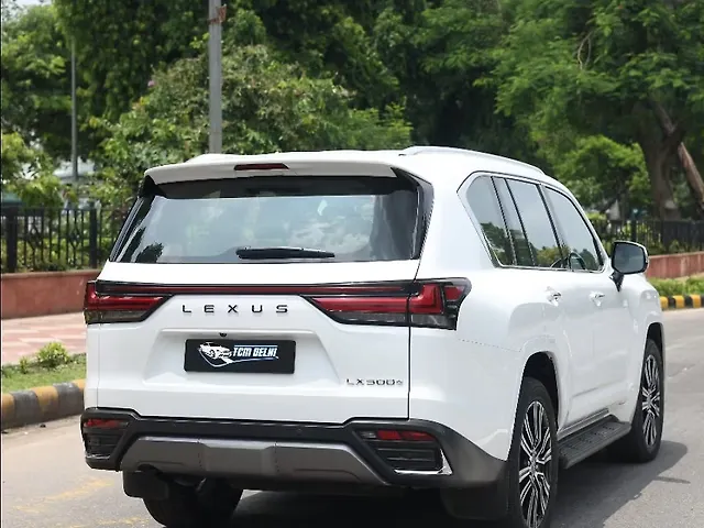 Used Lexus LX 500d with Ash Open Pore Sumi Black Trim in Kochi Used Lexus LX 500d with Ash Open Pore Sumi Black Trim in Kochi
