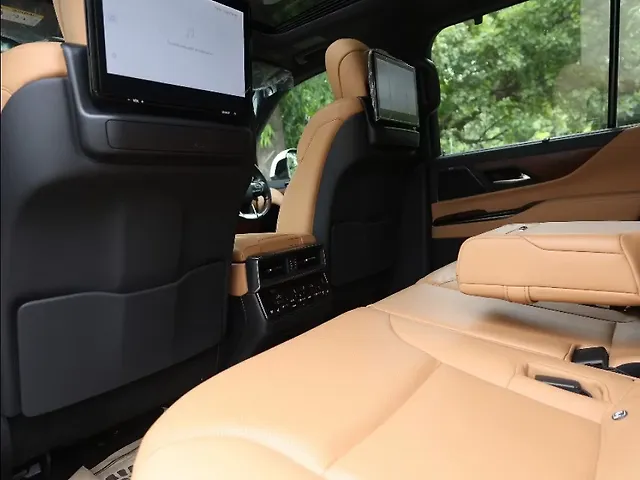 Used Lexus LX 500d with Ash Open Pore Sumi Black Trim in Kochi Used Lexus LX 500d with Ash Open Pore Sumi Black Trim in Kochi