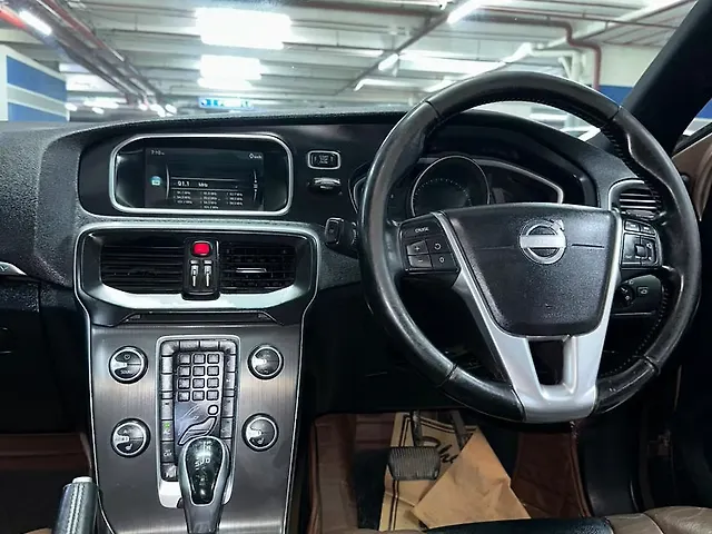 Used Volvo V40 [2015-2016] D3 R-Design in Mumbai