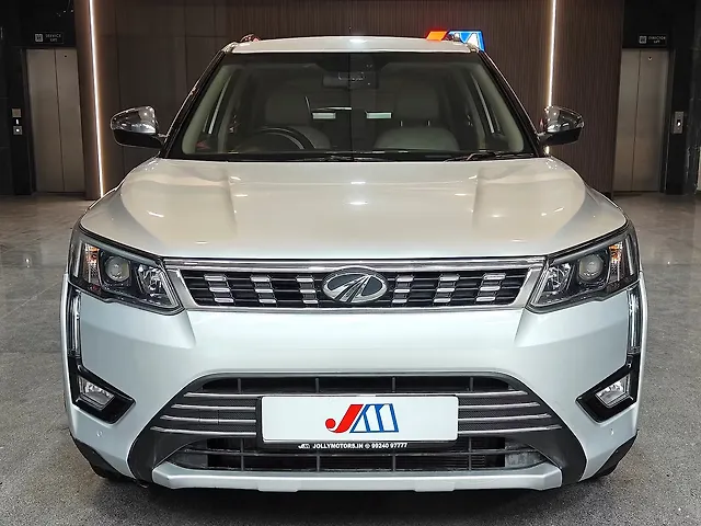 Used Mahindra XUV300 [2019-2024] W8 (O) 1.5 Diesel [2020] in Ahmedabad