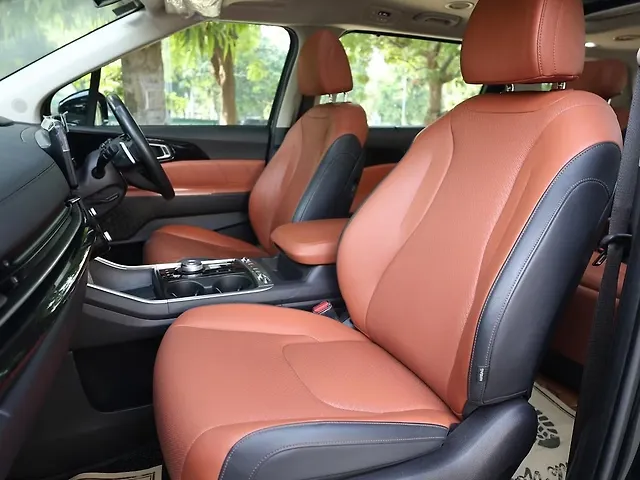 Used Kia Carnival Limousine Plus Diesel Turbo Automatic in Delhi Used Kia Carnival Limousine Plus Diesel Turbo Automatic in Delhi