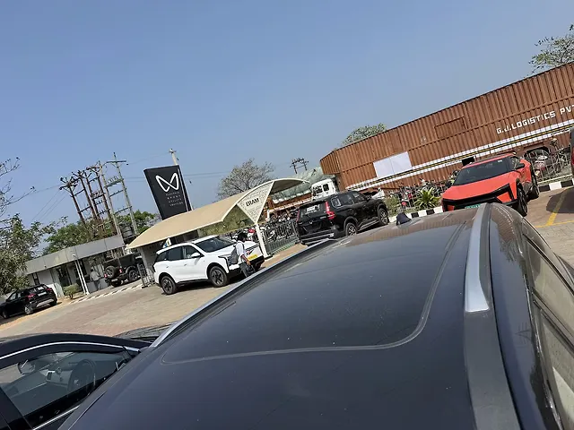 Used Mahindra Old Generation XUV700 AX 7 Petrol AT Luxury Pack 7 STR [2021] in Thrissur