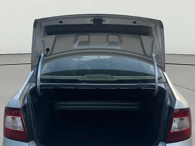 Used Skoda Rapid Ambition 1.6 MPI in Jaipur