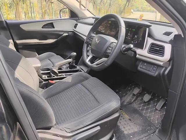 Used Mahindra Old Generation XUV700 AX5 2WD Diesel 2.2L Turbo Manual 7 STR in Agra