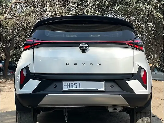 Used Tata Nexon Fearless Plus (S) 1.2 Petrol 6MT Dual Tone [2023-2025] in Delhi