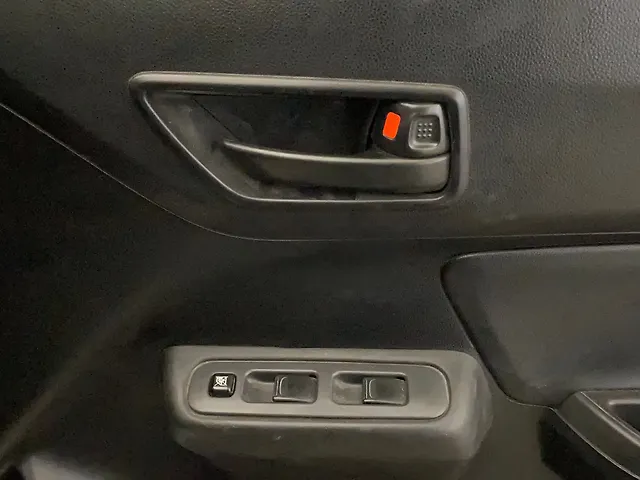 Used Maruti Suzuki Swift LXi Petrol Manual in Delhi Used Maruti Suzuki Swift LXi Petrol Manual in Delhi