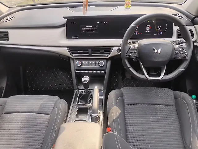 Used Mahindra Old Generation XUV700 AX5 2WD Diesel 2.2L Turbo Manual 7 STR in Agra