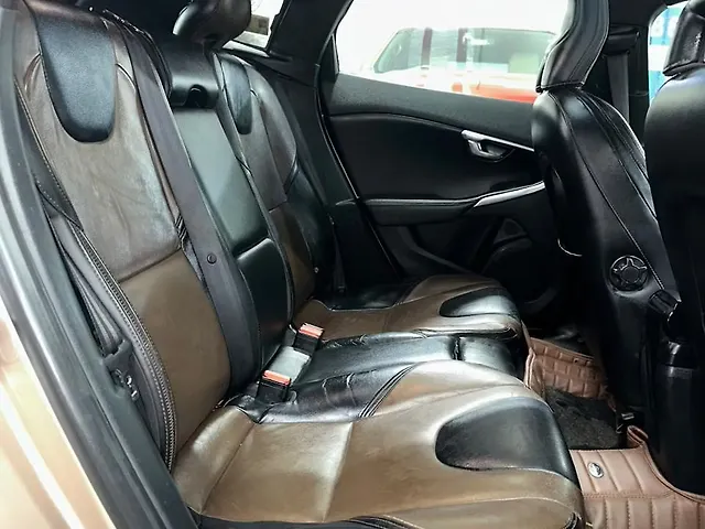 Used Volvo V40 [2015-2016] D3 R-Design in Mumbai